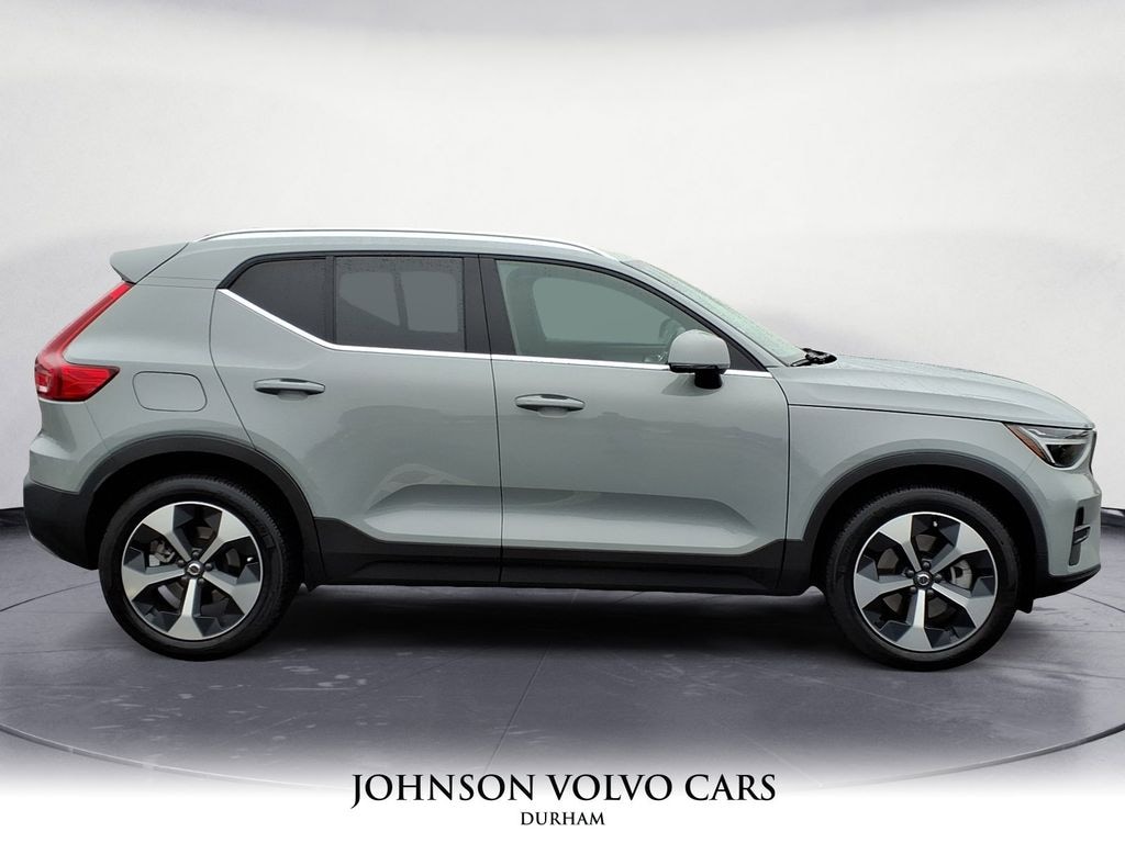 New 2025 Volvo XC40 B5 Core Bright Theme SUV