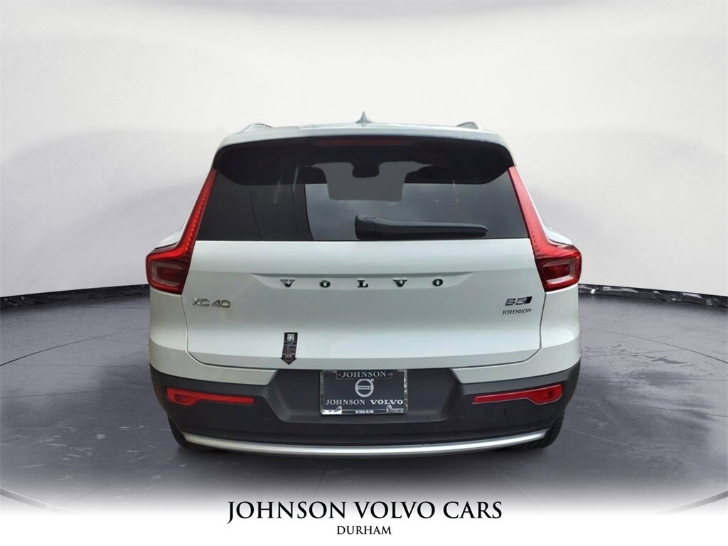 2025 Volvo XC40 Core photo 4