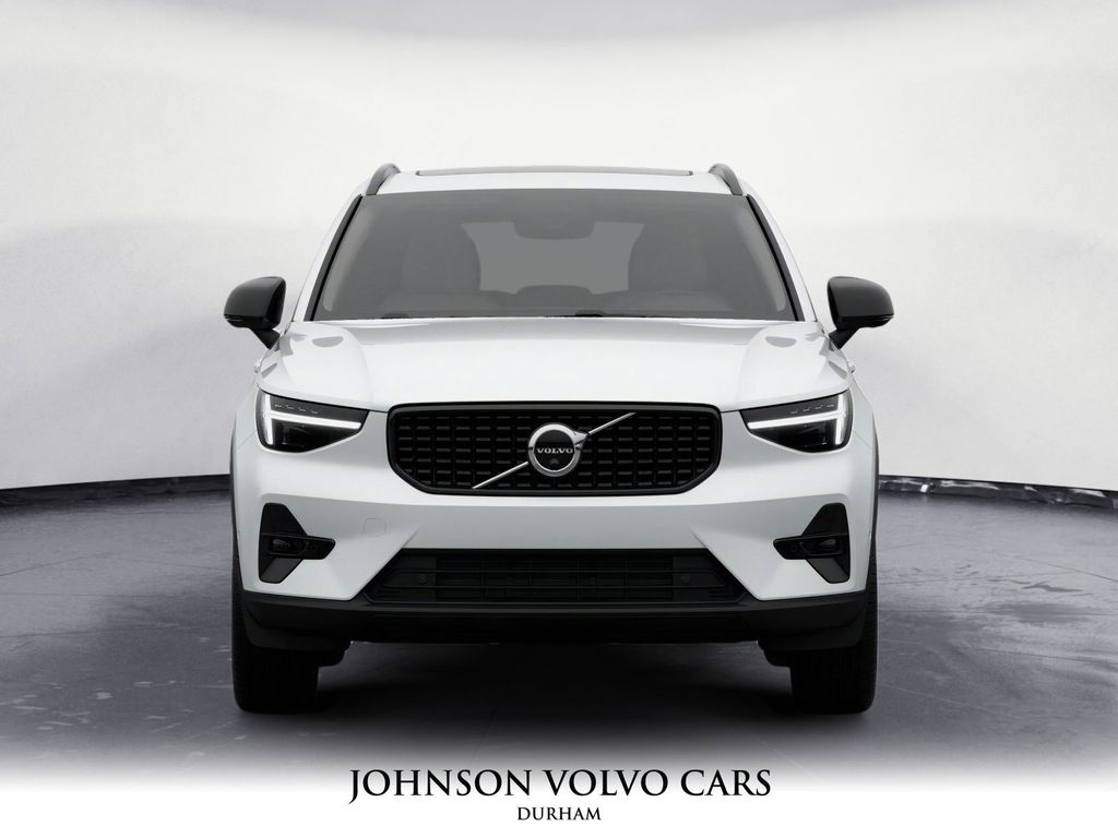 2026 Volvo XC40 Plus photo 2