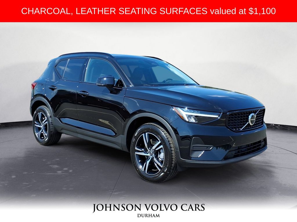 2026 Volvo XC40 Core's photo