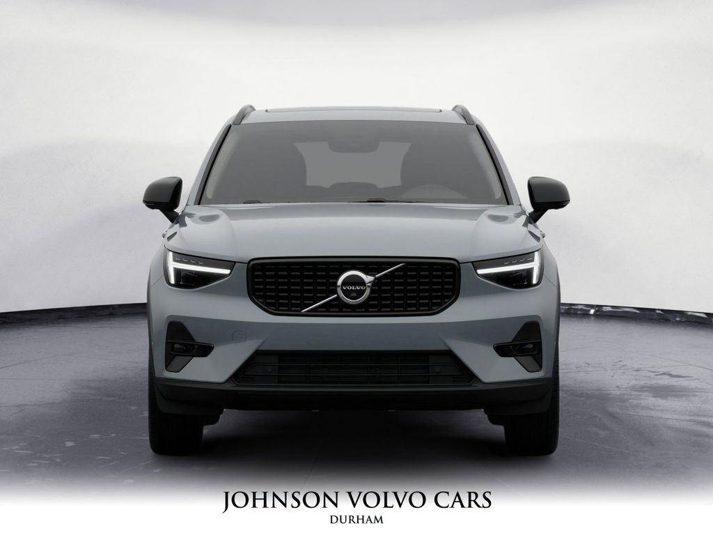 2026 Volvo XC40 Plus photo 2