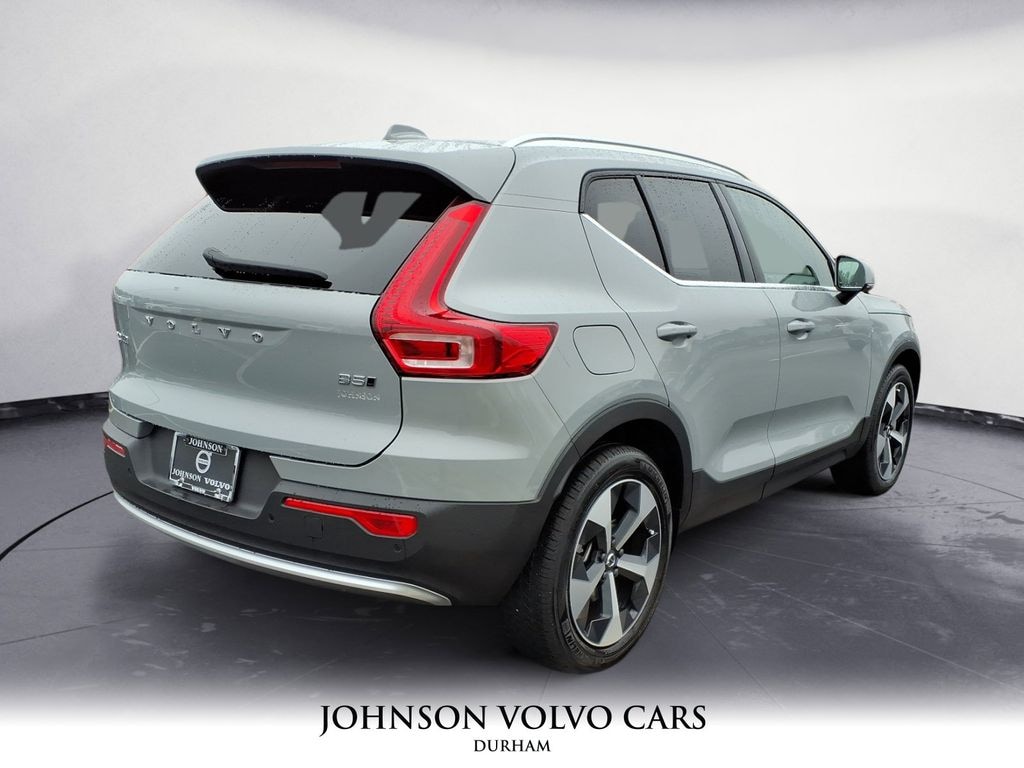 New 2025 Volvo XC40 B5 Core Bright Theme SUV