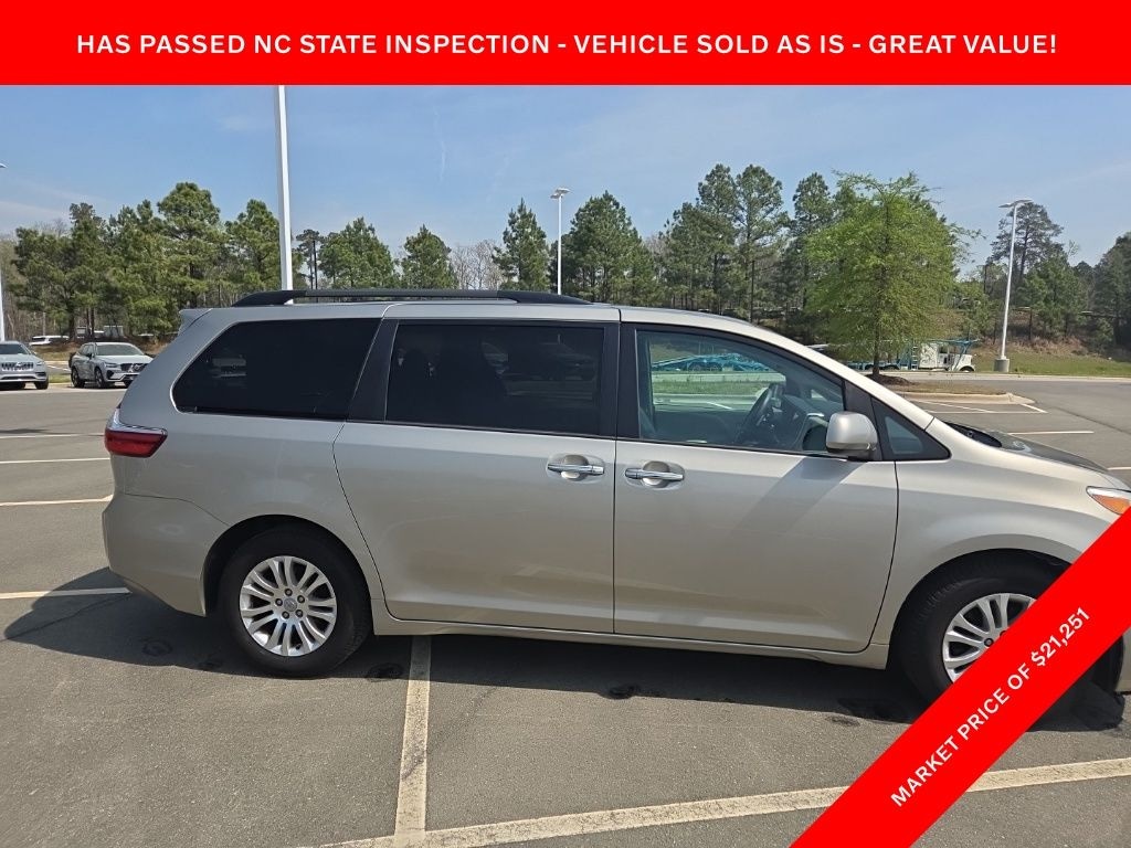 Used 2017 Toyota Sienna XLE Minivan/Van