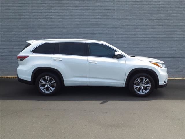 Used 2015 Toyota Highlander XLE with VIN 5TDKKRFH4FS099917 for sale in Durham, NC