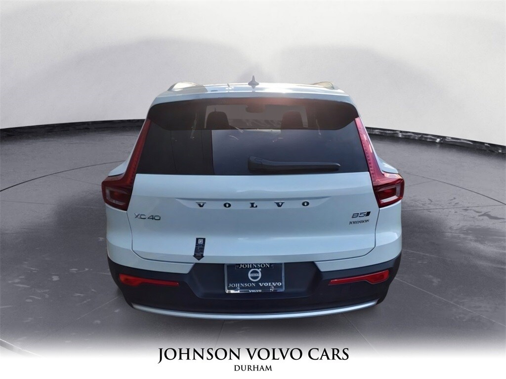 2025 Volvo XC40 Plus photo 4