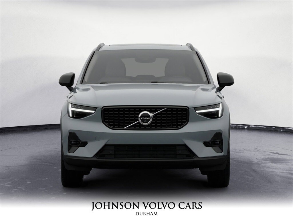 2026 Volvo XC40 photo 2