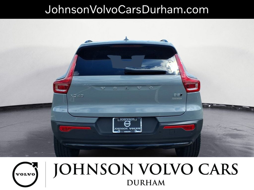 New 2025 Volvo XC40 B5 Plus Dark Theme SUV