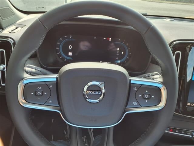 2025 Volvo XC40 Plus photo 5