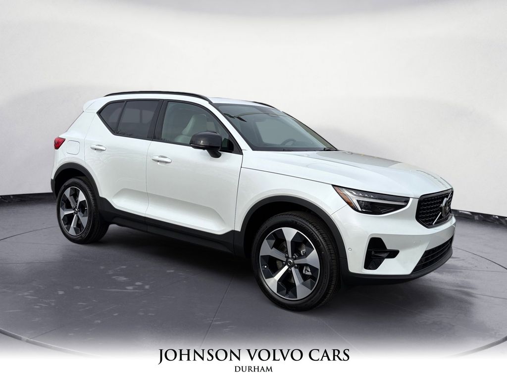 2026 Volvo XC40 Plus's photo