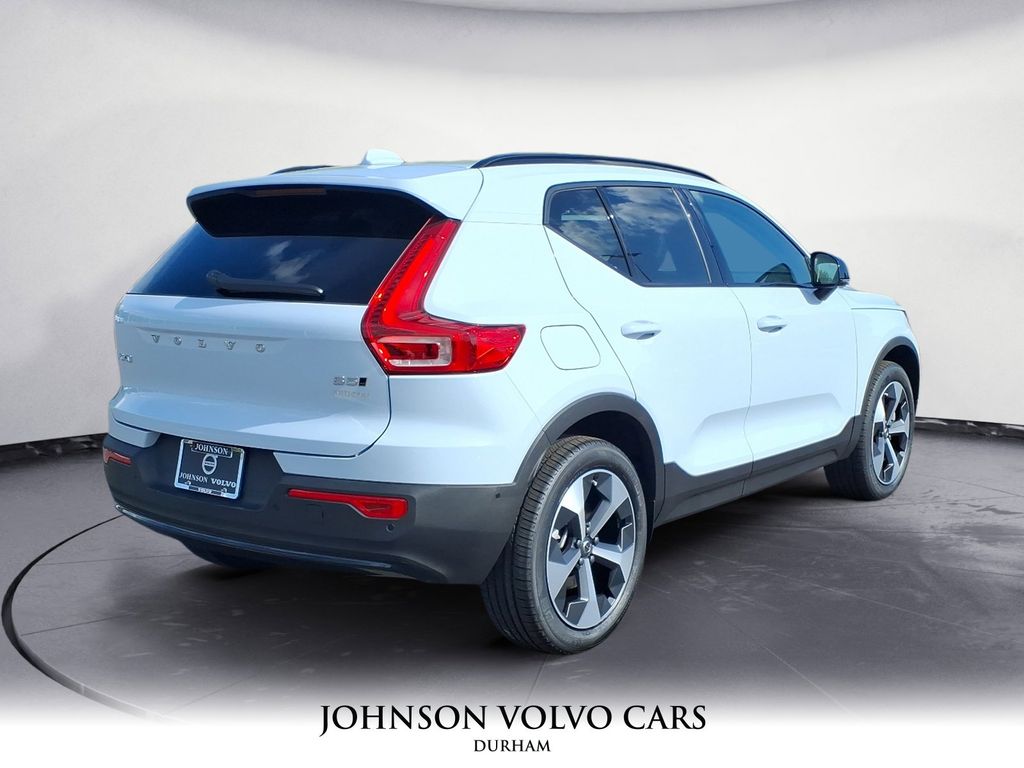 2026 Volvo XC40 Plus photo 3