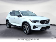 2026 Volvo XC40 B5 Core SUV