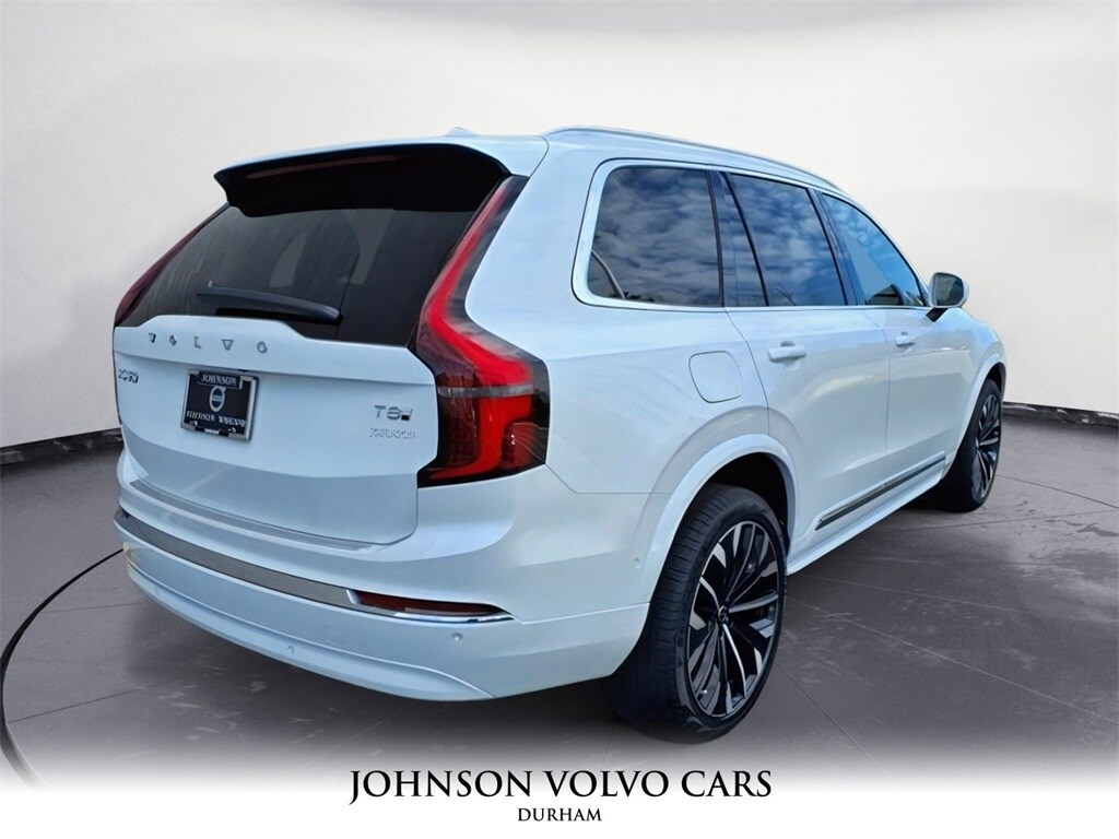 2025 Volvo XC90 T8 Plus photo 3
