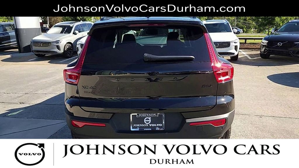 New 2026 Volvo XC40 B5 Core SUV