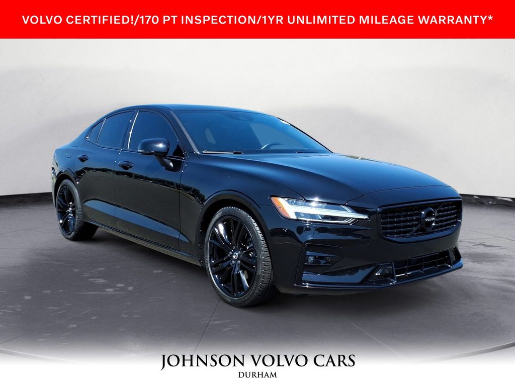 2022 Volvo S60 B5 Black Edition Momentum