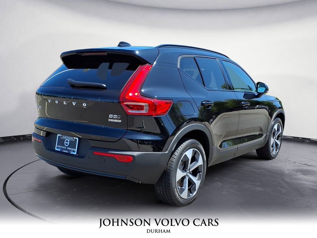 2026 Volvo XC40 Plus photo 2
