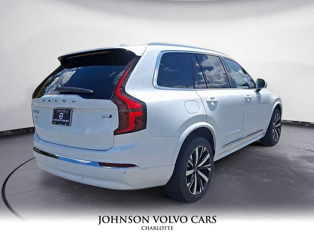 2026 Volvo XC90 Core photo 4
