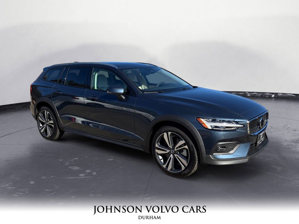 2026 Volvo V60 Cross Country Plus's photo