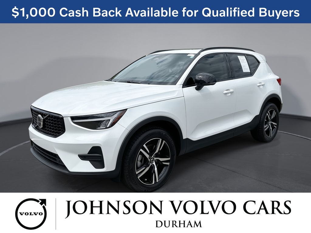 2026 Volvo XC40 B4 Core Dark FWD's photo