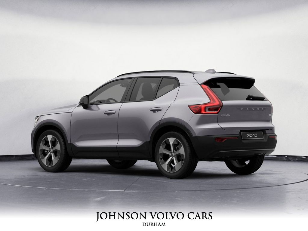 2026 Volvo XC40 Plus photo 3