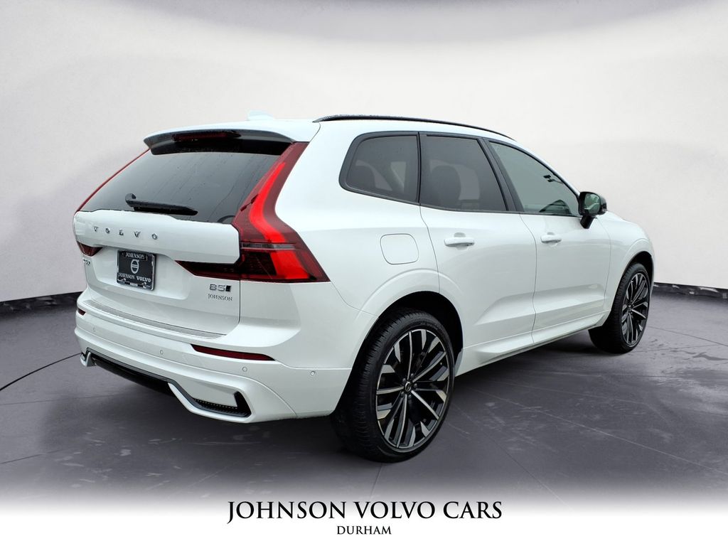 2026 Volvo XC60 B5 photo 3