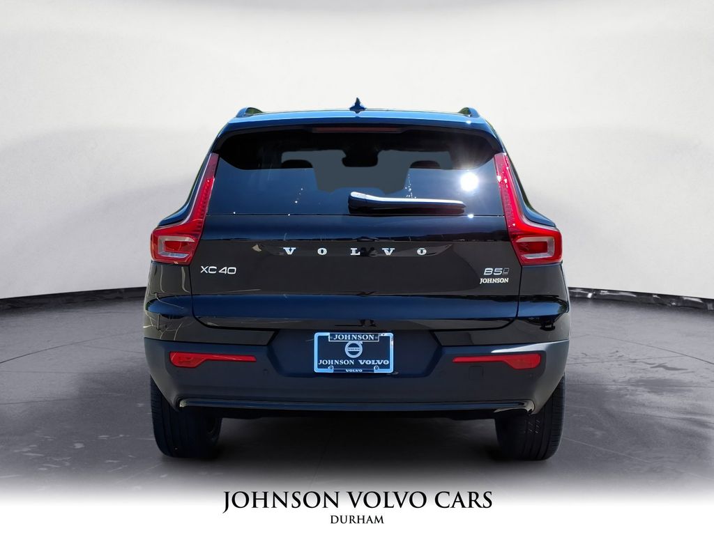 2026 Volvo XC40 Plus photo 3