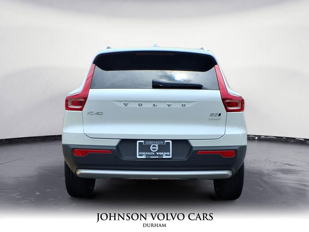2025 Volvo XC40 AWD photo 3