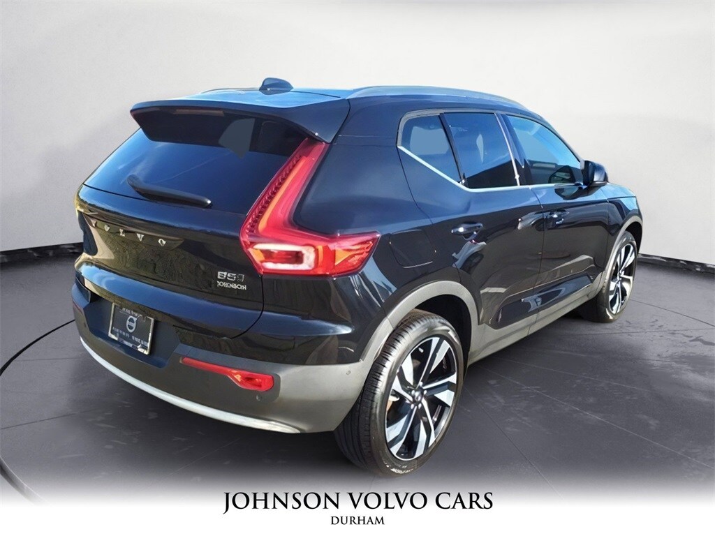 2025 Volvo XC40 Plus photo 3