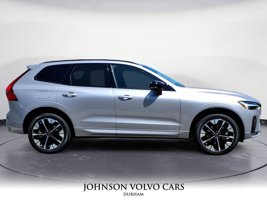 2026 Volvo XC60 B5 Plus photo 2