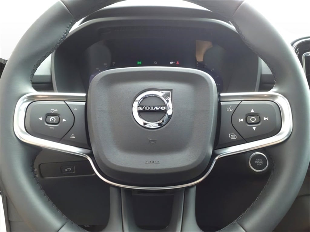 2025 Volvo XC40 Core photo 5