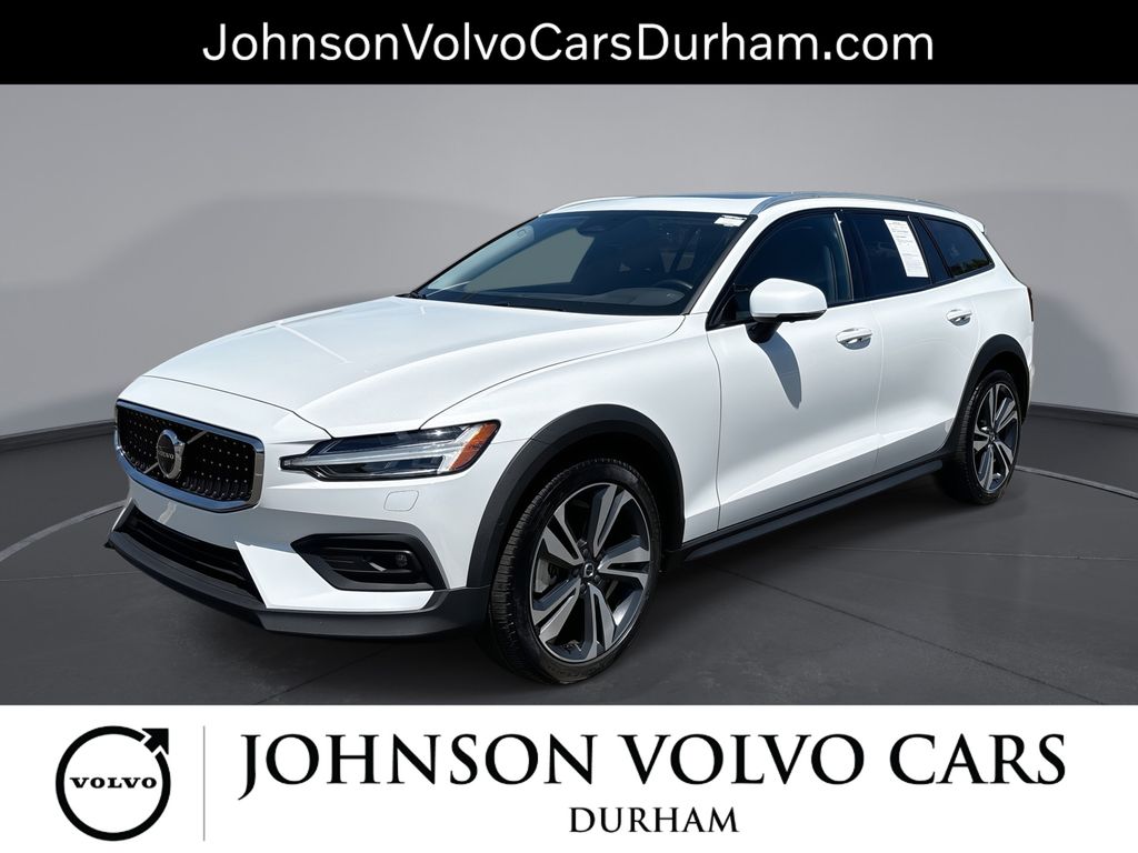 2025 Volvo V60 Cross Country B5 Plus AWD's photo