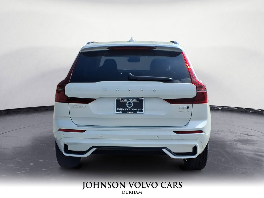 2026 Volvo XC60 B5 Plus photo 4