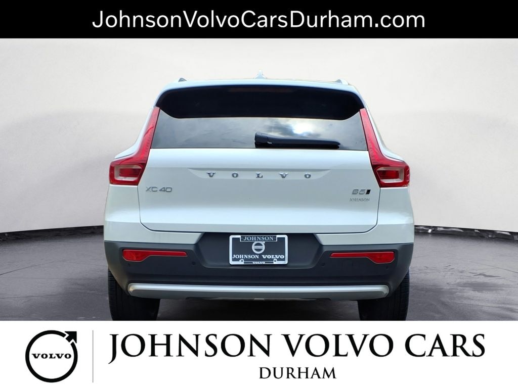 New 2025 Volvo XC40 B5 Ultra Bright Theme SUV