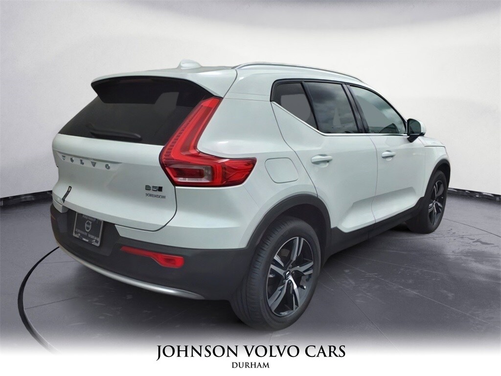 2025 Volvo XC40 Core photo 3