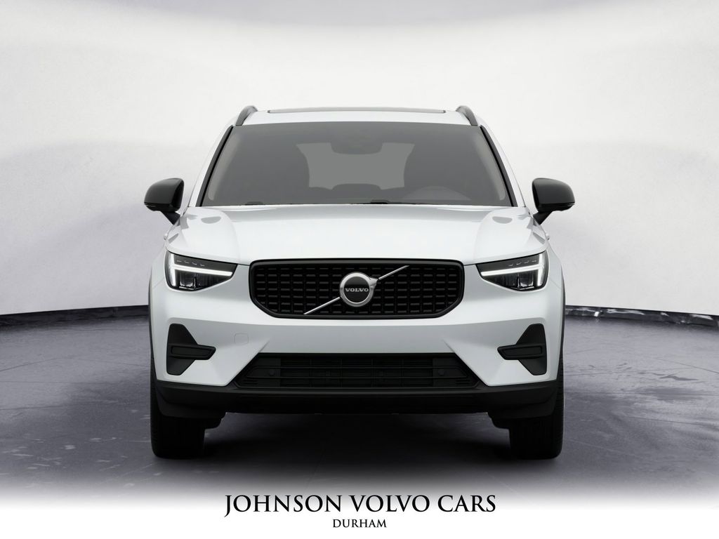 2026 Volvo XC40 Core photo 2