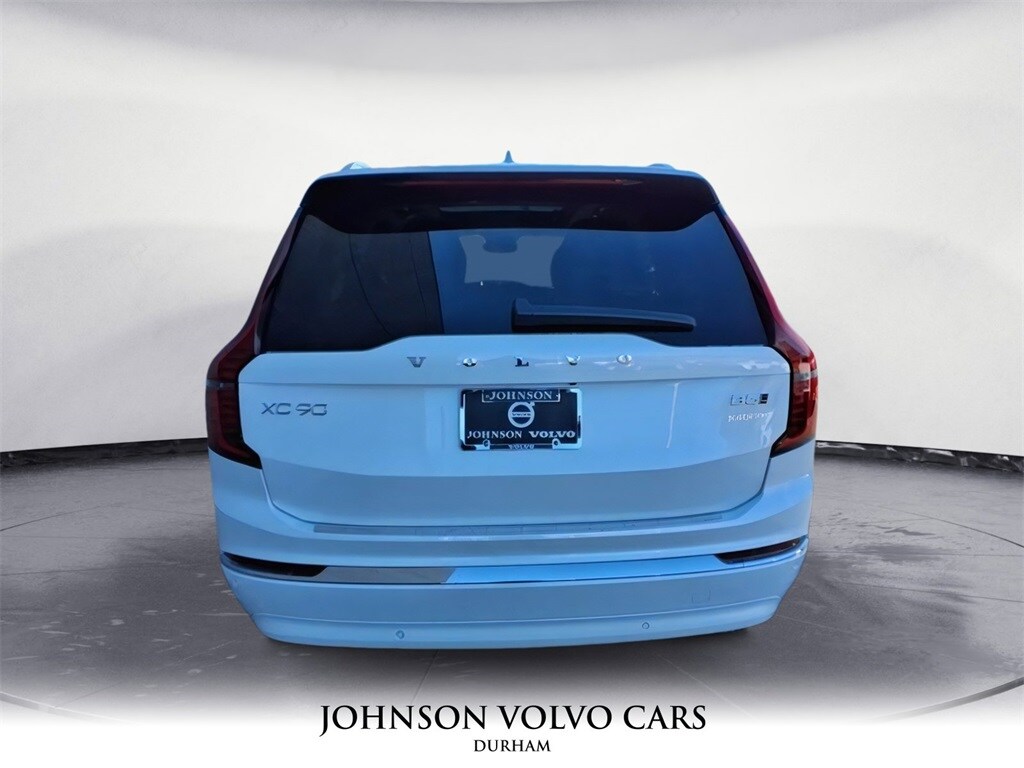 2025 Volvo XC90 B5 Plus photo 4