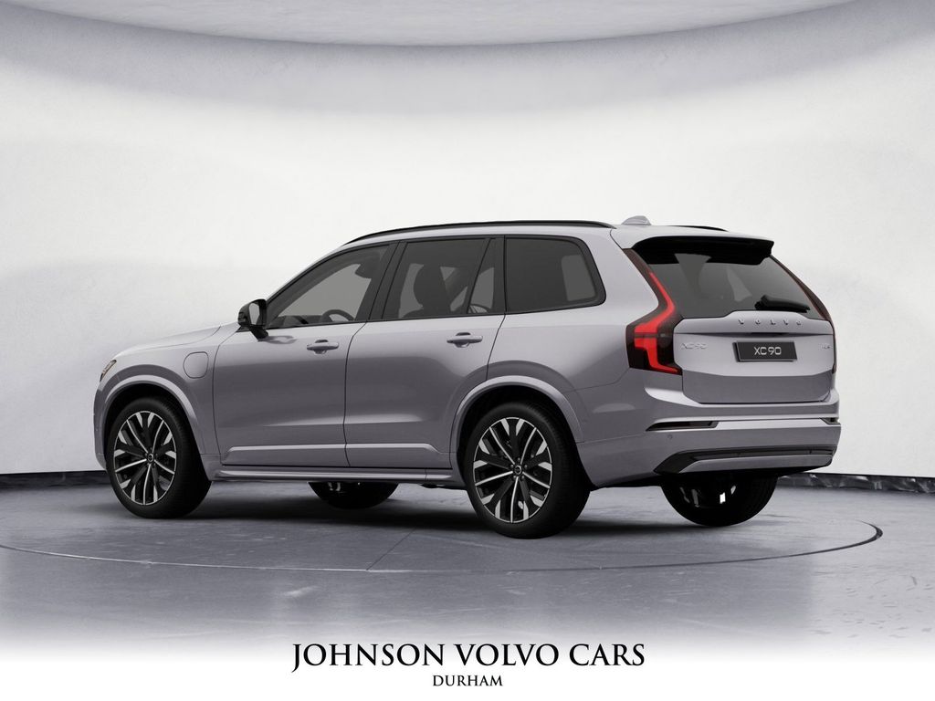 2026 Volvo XC90 T8 photo 2