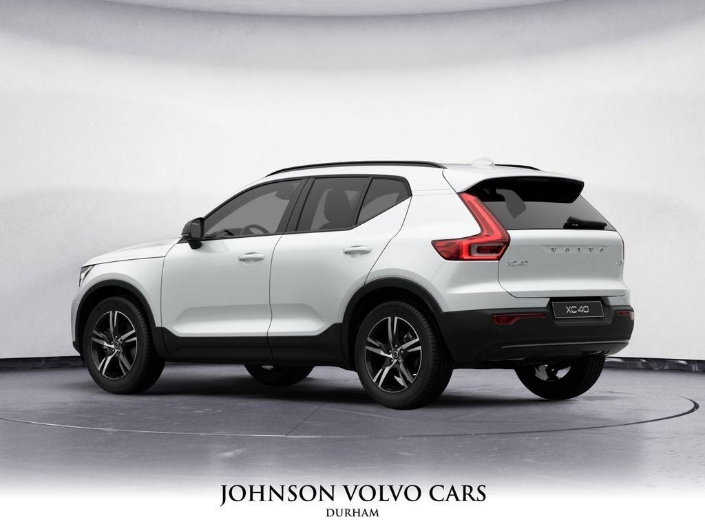 2026 Volvo XC40 Core photo 4