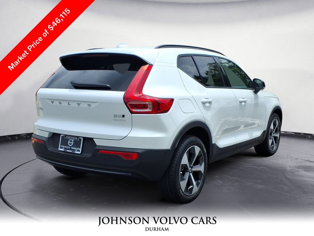 2025 Volvo XC40 Plus AWD photo 2