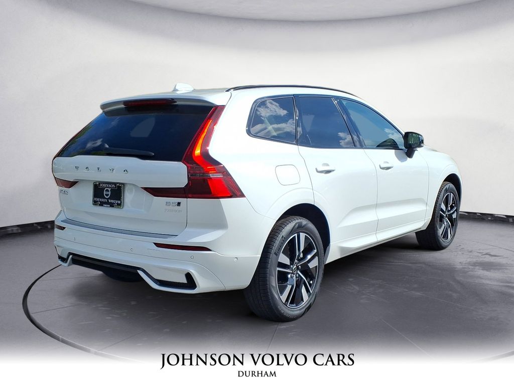 2026 Volvo XC60 B5 Plus photo 3