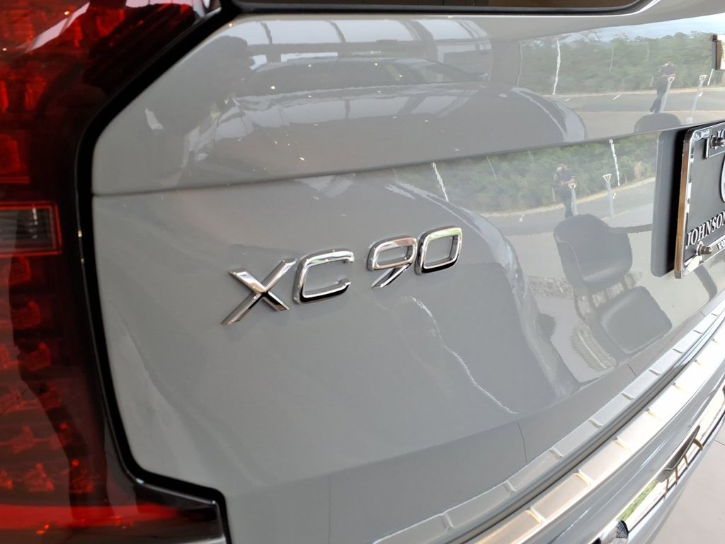 2026 Volvo XC90 Plus AWD photo 4