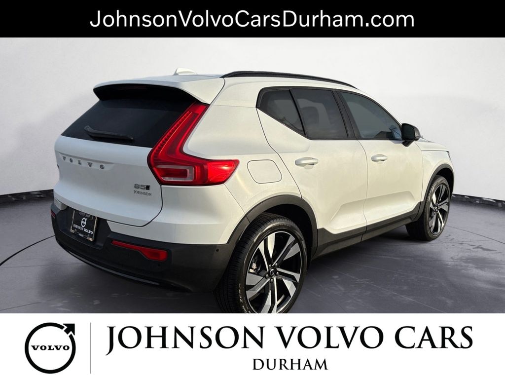 New 2025 Volvo XC40 B5 Ultra Dark Theme SUV