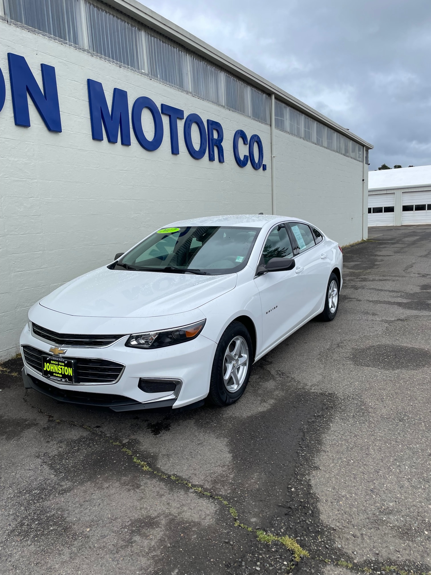 Used 2017 Chevrolet Malibu 1FL with VIN 1G1ZC5ST8HF236772 for sale in Florence, OR
