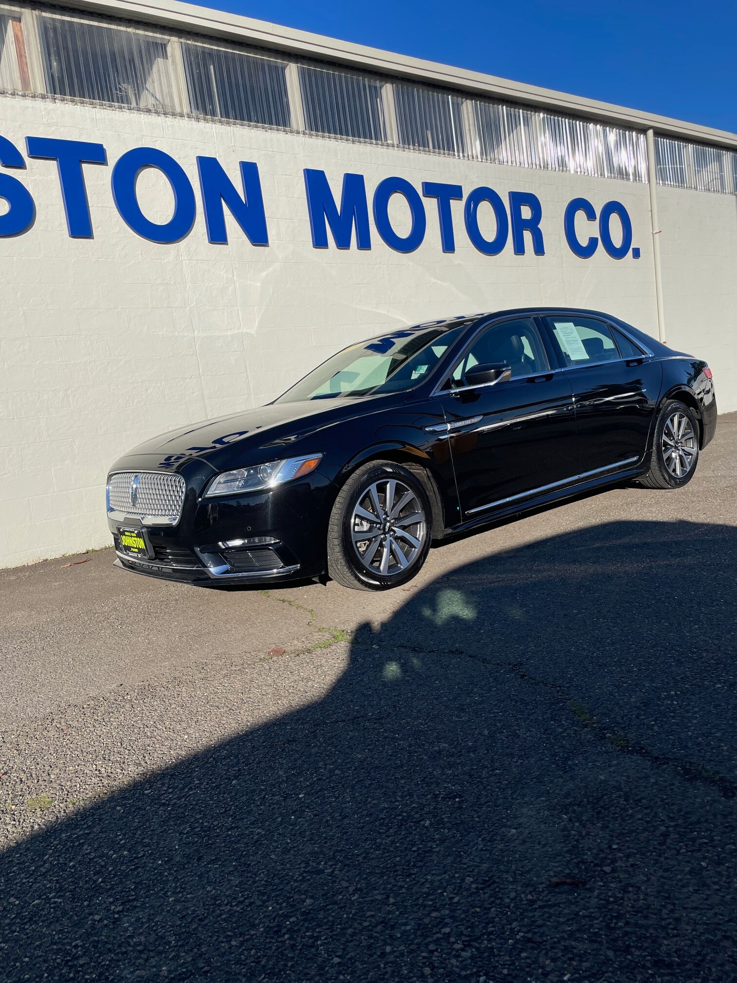 2019 Lincoln Continental Standard photo 2