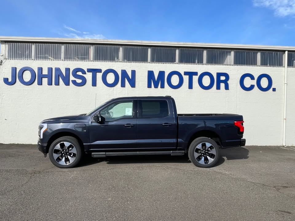 Used 2022 Ford F-150 Lightning Platinum with VIN 1FT6W1EV4NWG01922 for sale in Florence, OR