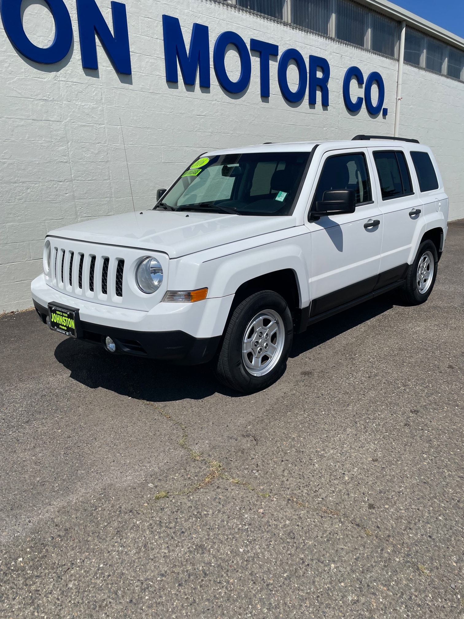 Used 2016 Jeep Patriot Sport with VIN 1C4NJPBA5GD710564 for sale in Florence, OR
