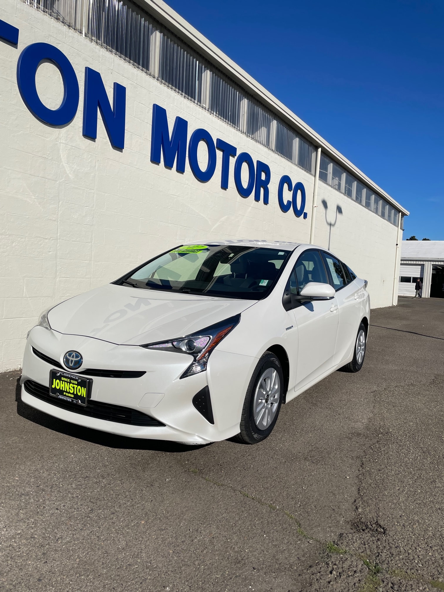 Used 2017 Toyota Prius Two with VIN JTDKBRFU2H3035182 for sale in Florence, OR