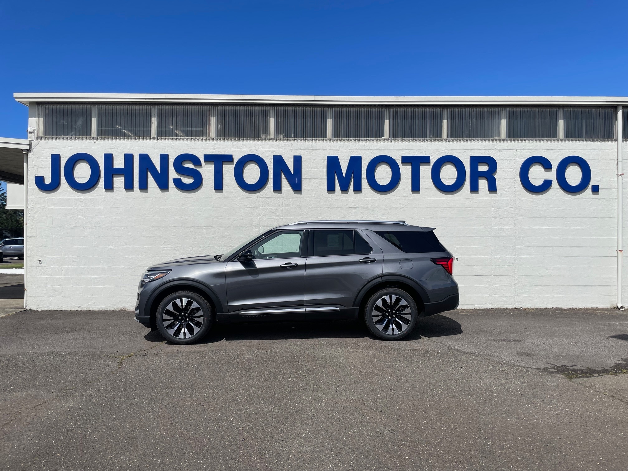 2026 Ford Explorer Platinum 4WD's photo