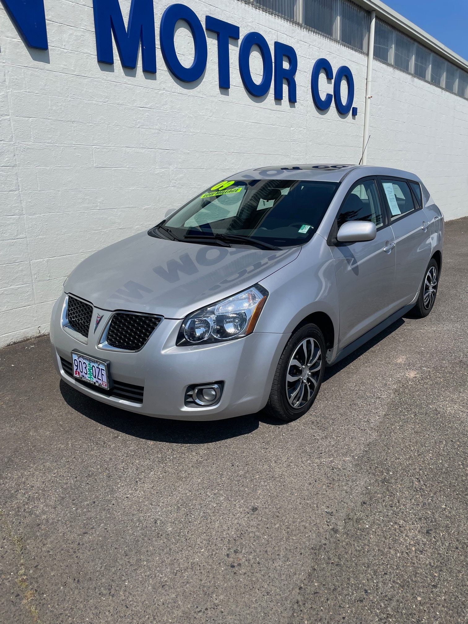 Used 2009 Pontiac Vibe Base with VIN 5Y2SP67059Z412954 for sale in Florence, OR