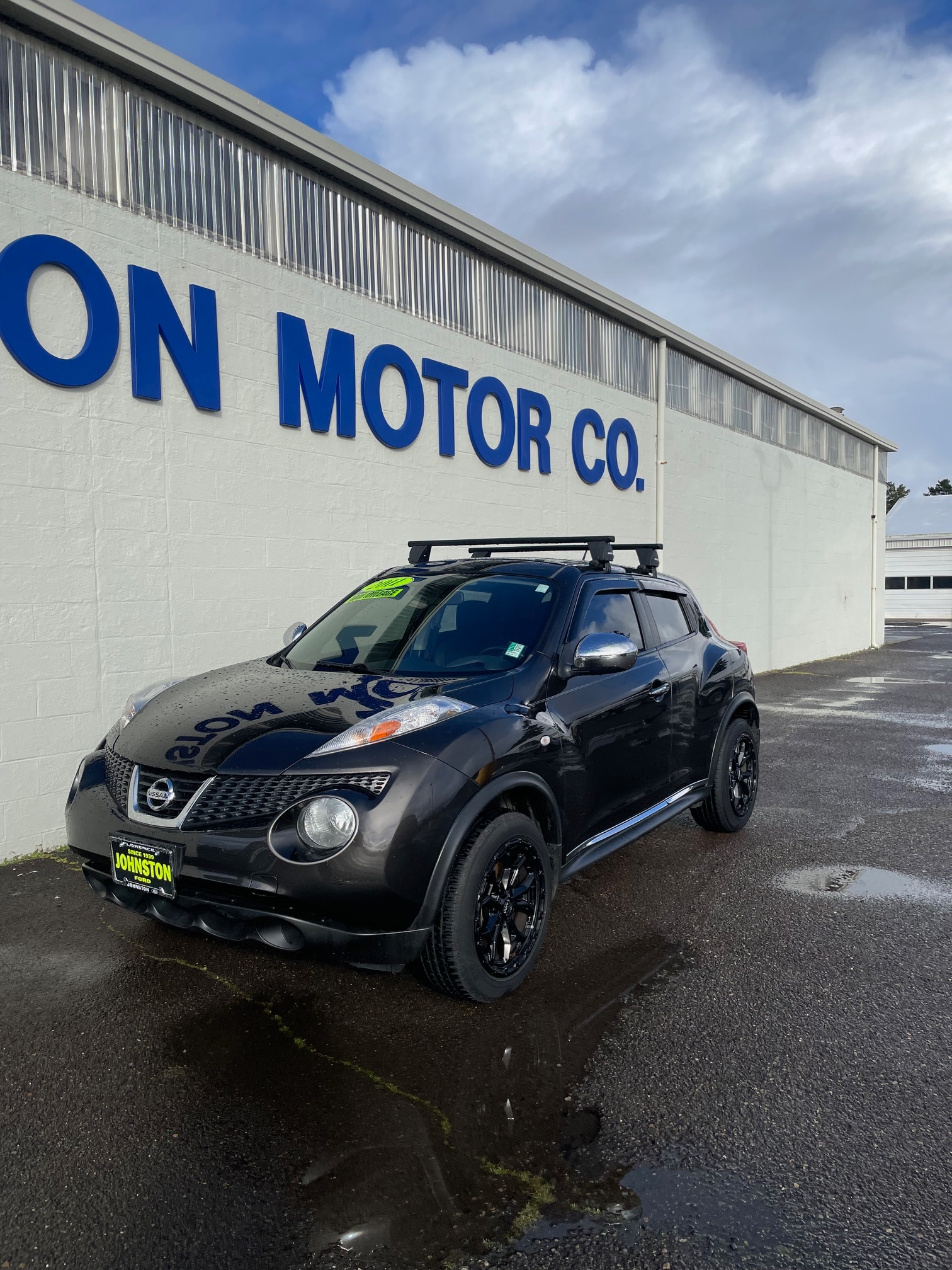 Used 2011 Nissan JUKE SV with VIN JN8AF5MRXBT011912 for sale in Florence, OR