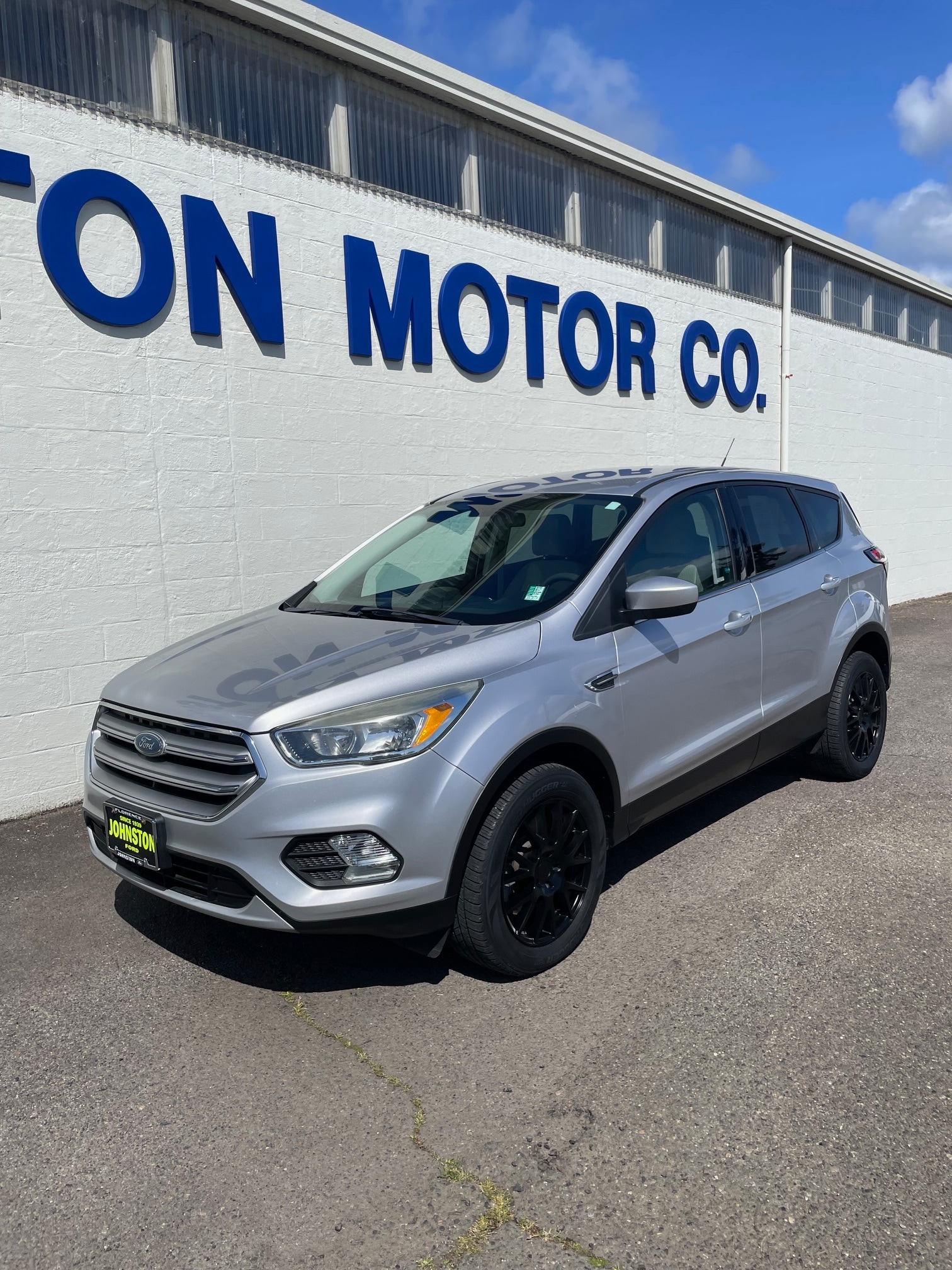 Used 2017 Ford Escape SE with VIN 1FMCU9G97HUC80994 for sale in Florence, OR